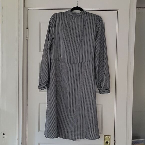 Satin wrap dress - Picture 2 of 5